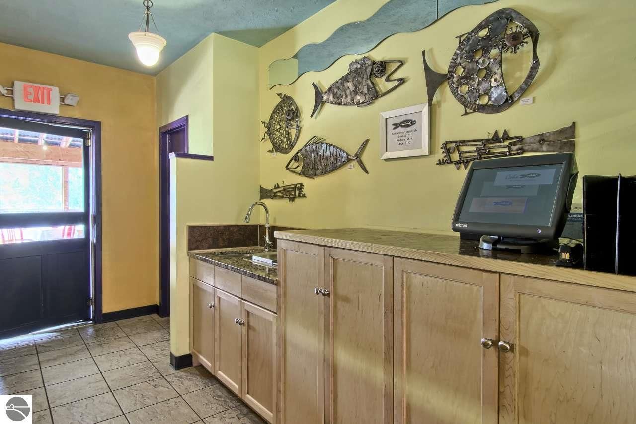 320 Main St, Frankfort, MI 49635